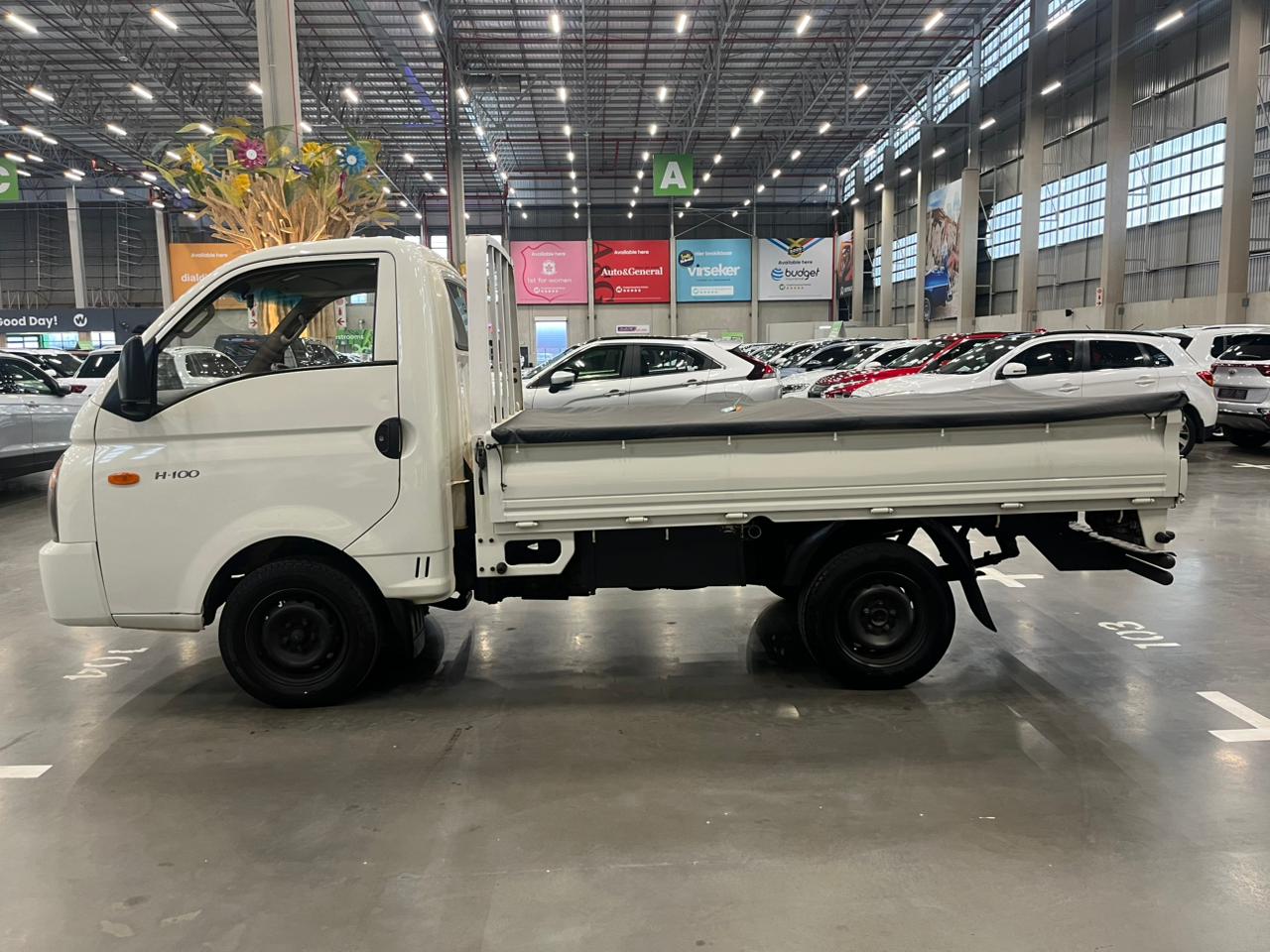 HYUNDAI H100 / BAKKIE H100 2.6D A/C F/C D/S