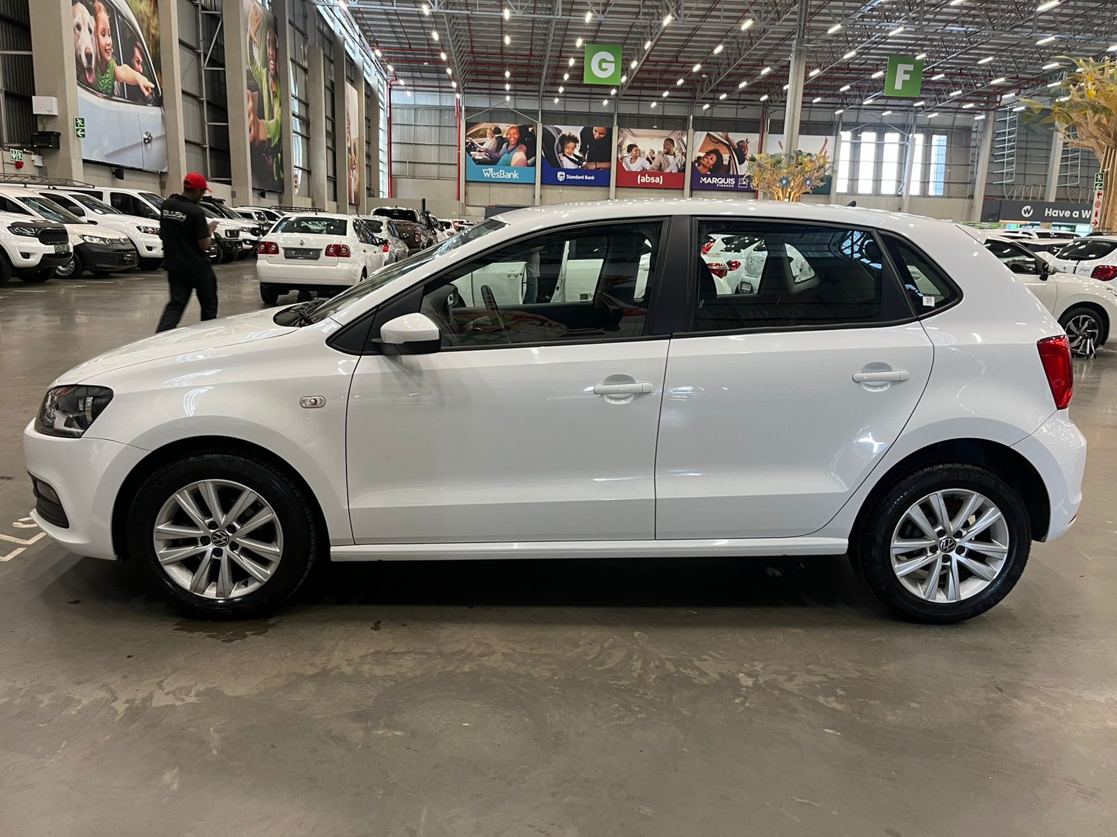VOLKSWAGEN POLO VIVO POLO VIVO 1.4 COMFORTLINE (5DR)