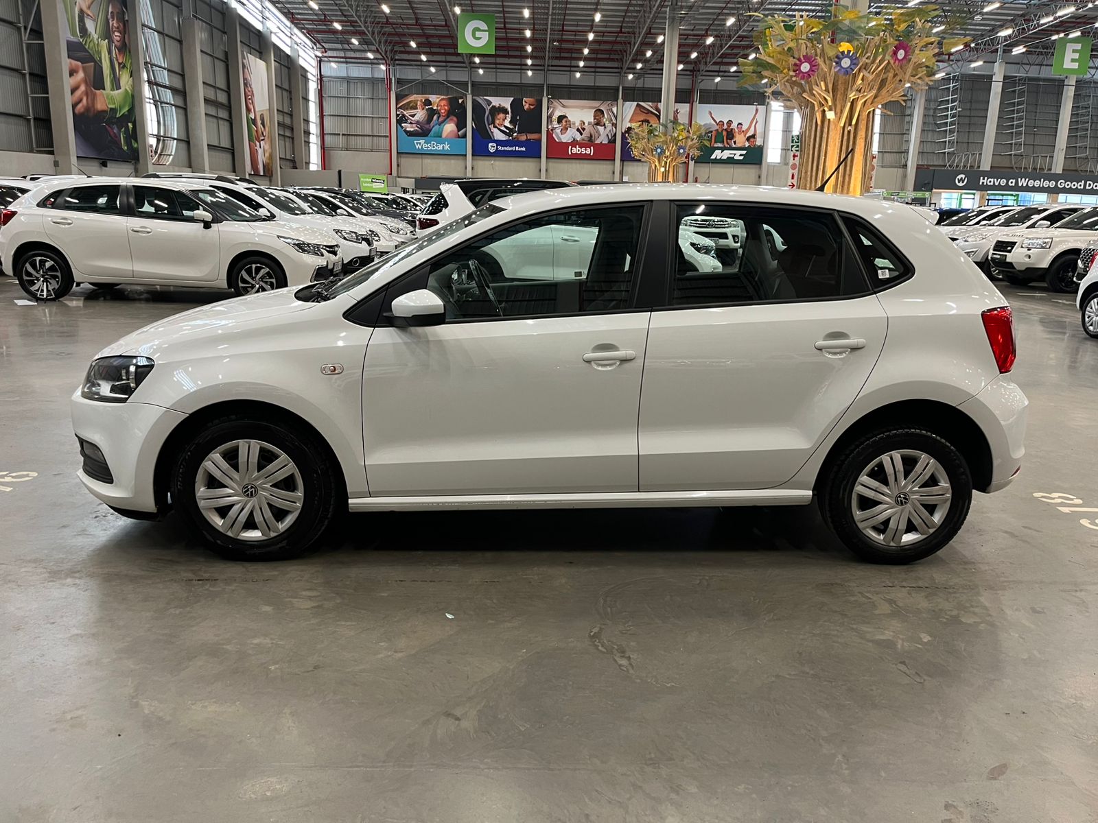VOLKSWAGEN POLO VIVO POLO VIVO 1.6 HIGHLINE (5DR)