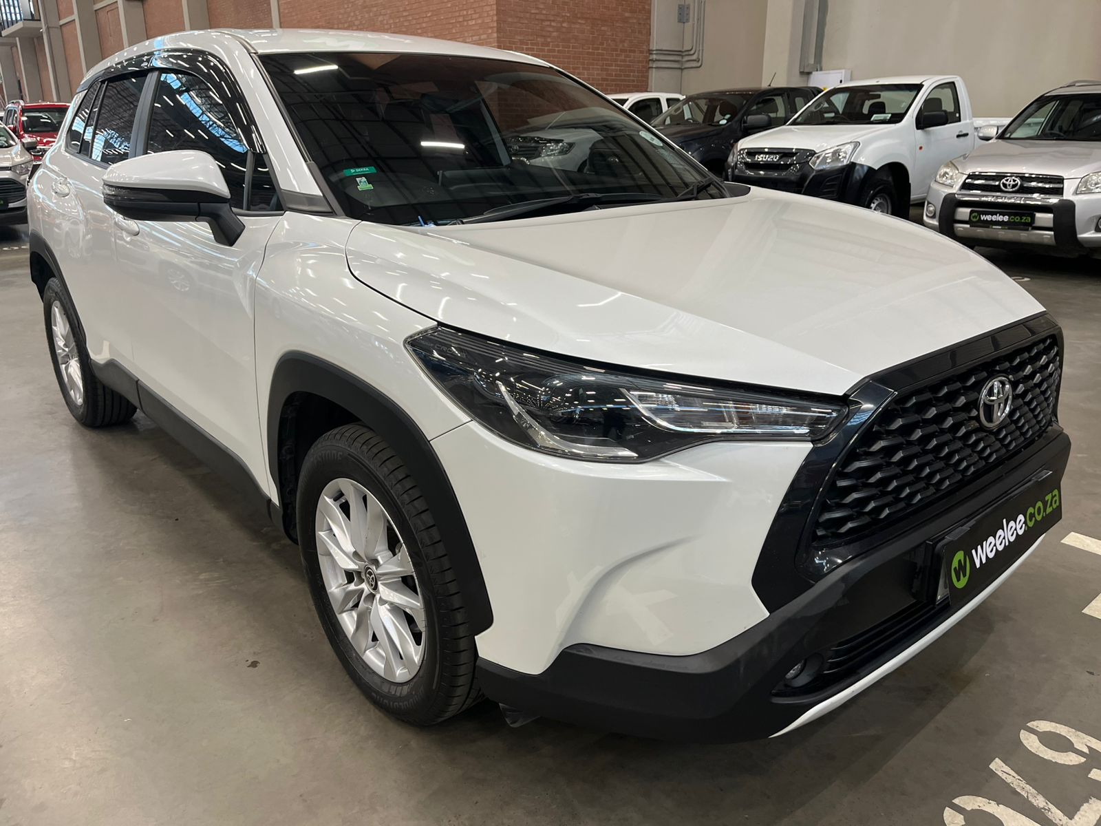 2023 Toyota Corolla Cross 1.8 XI Q2FyTGlzdGluZzo2NjIwMzY R309500