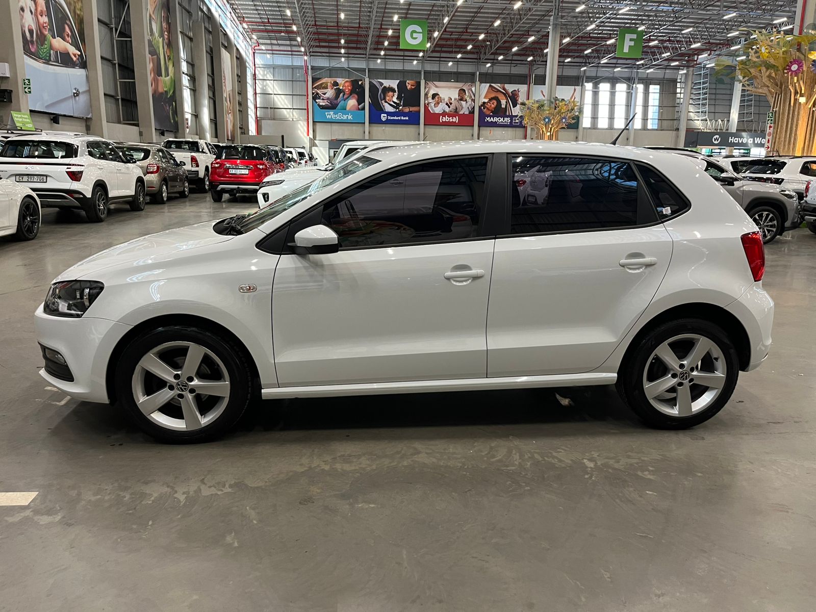 VOLKSWAGEN POLO VIVO POLO VIVO 1.6 HIGHLINE (5DR)