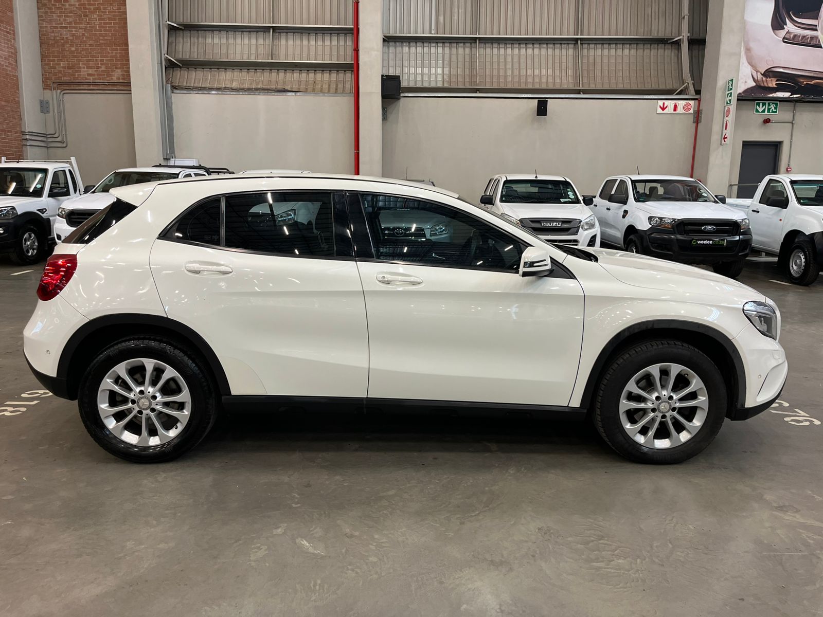 MERCEDES-BENZ GLA GLA 200 A/T
