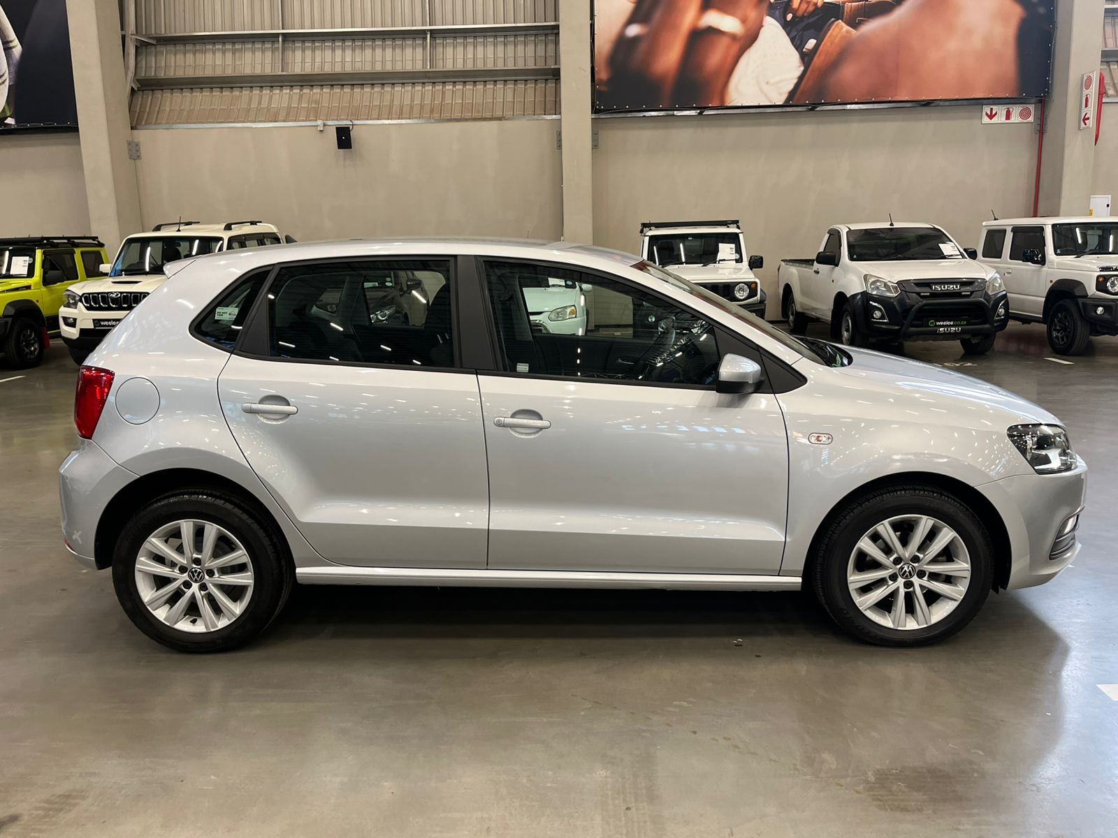 VOLKSWAGEN POLO VIVO POLO VIVO 1.6 COMFORTLINE TIP (5DR)