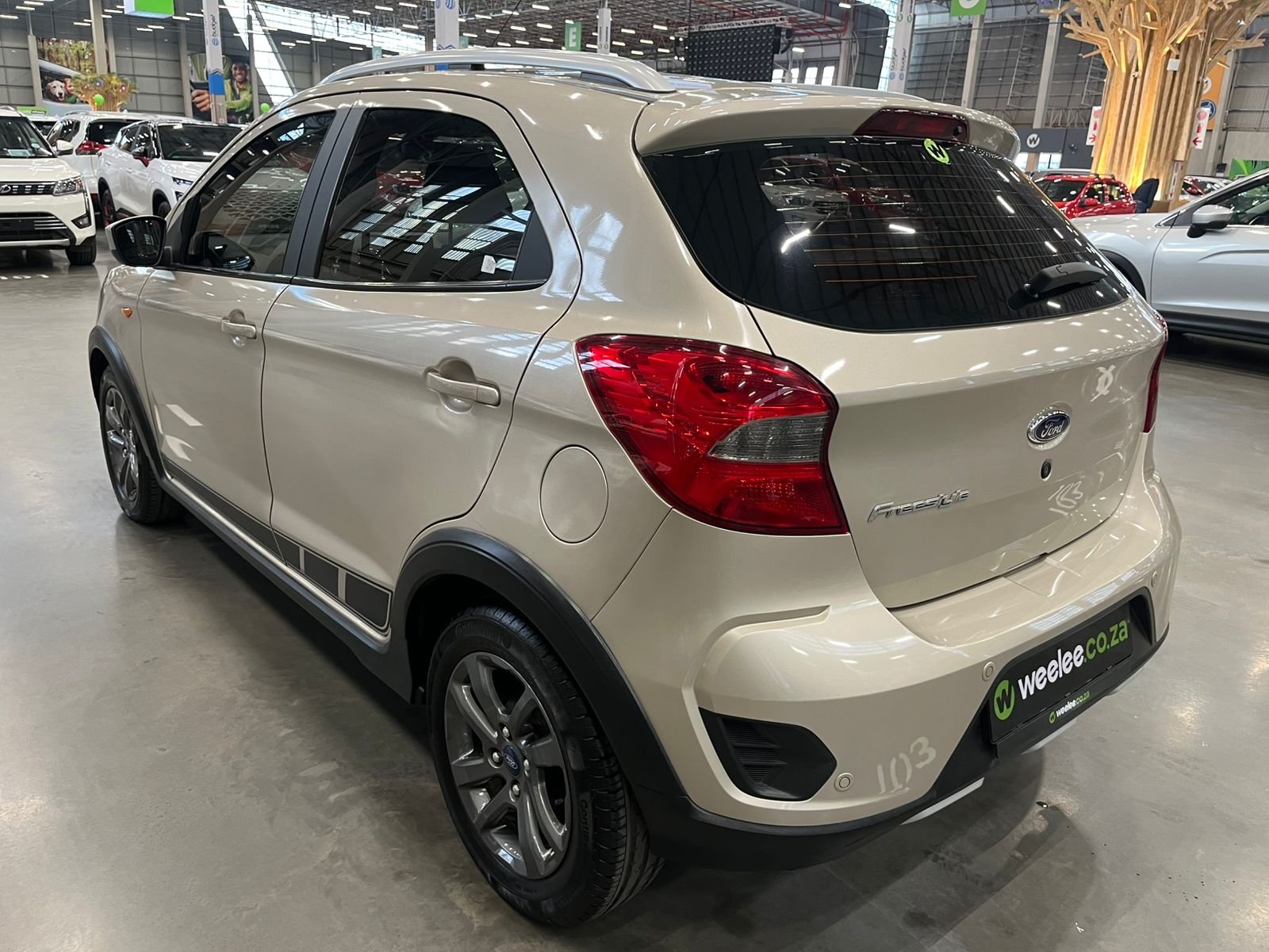 FORD FIGO FIGO FREESTYLE 1.5Ti VCT TITANIUM 5DR