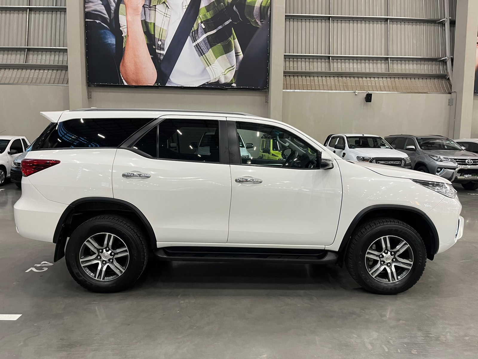 TOYOTA FORTUNER FORTUNER 2.4GD-6 R/B A/T