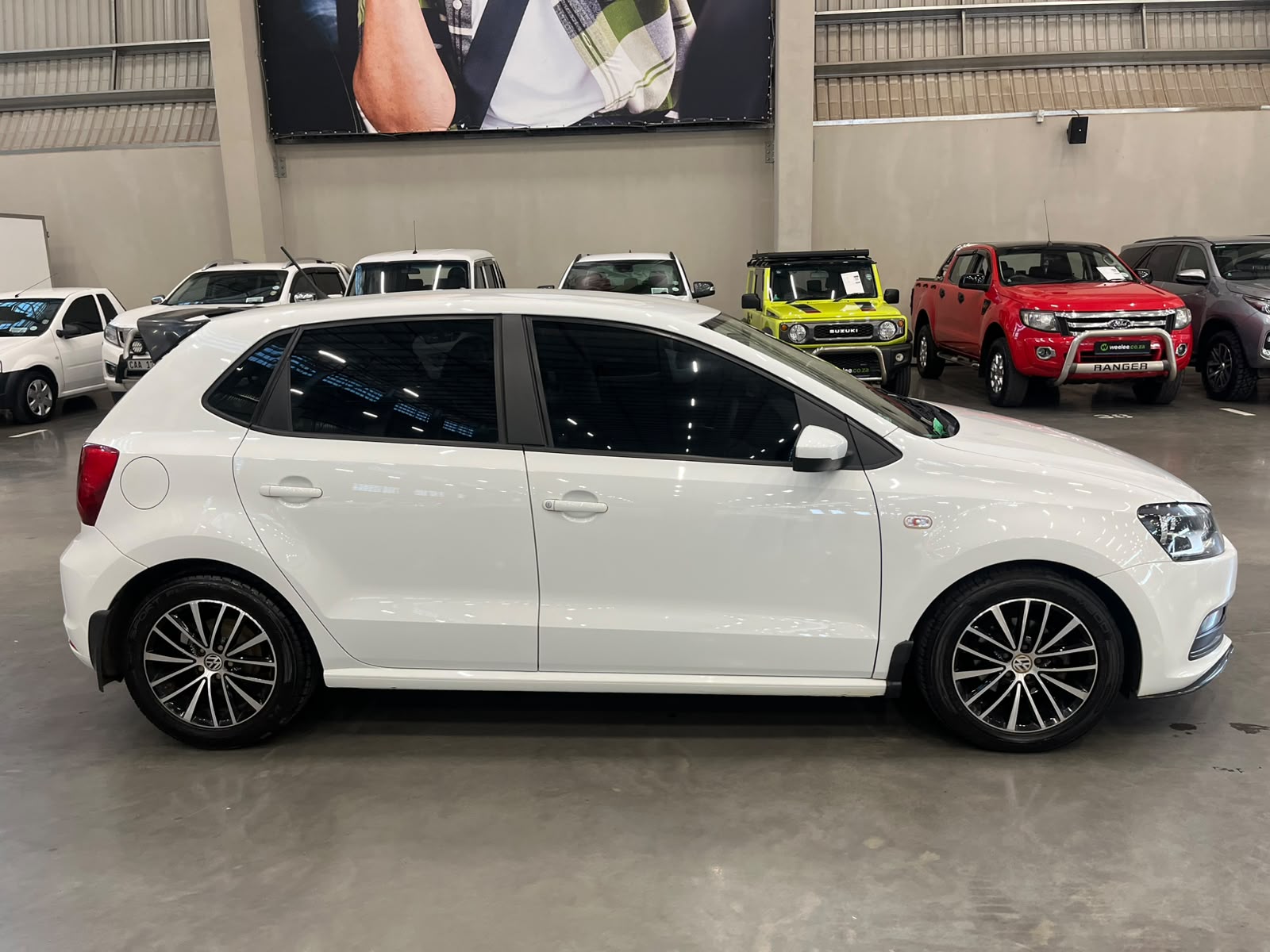 VOLKSWAGEN POLO VIVO POLO VIVO 1.6 COMFORTLINE TIP (5DR)