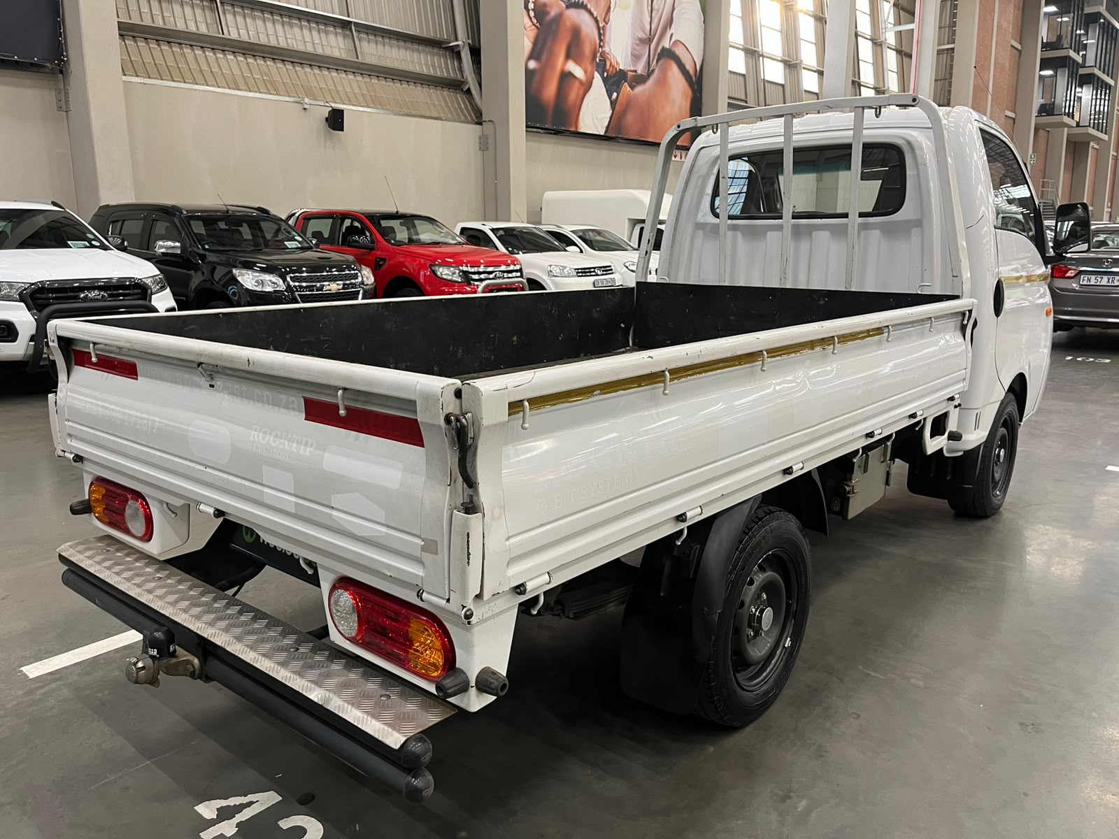 HYUNDAI H100 / BAKKIE H100 2.6D A/C F/C D/S