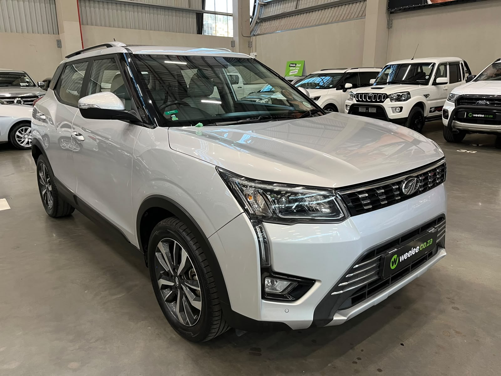 MAHINDRA XUV300 XUV300 1.2T (W8)