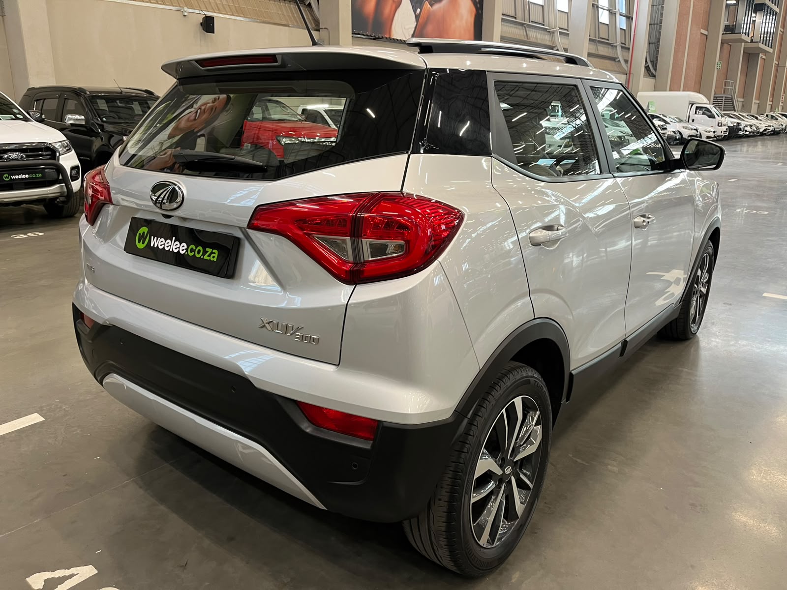 MAHINDRA XUV300 XUV300 1.2T (W8)
