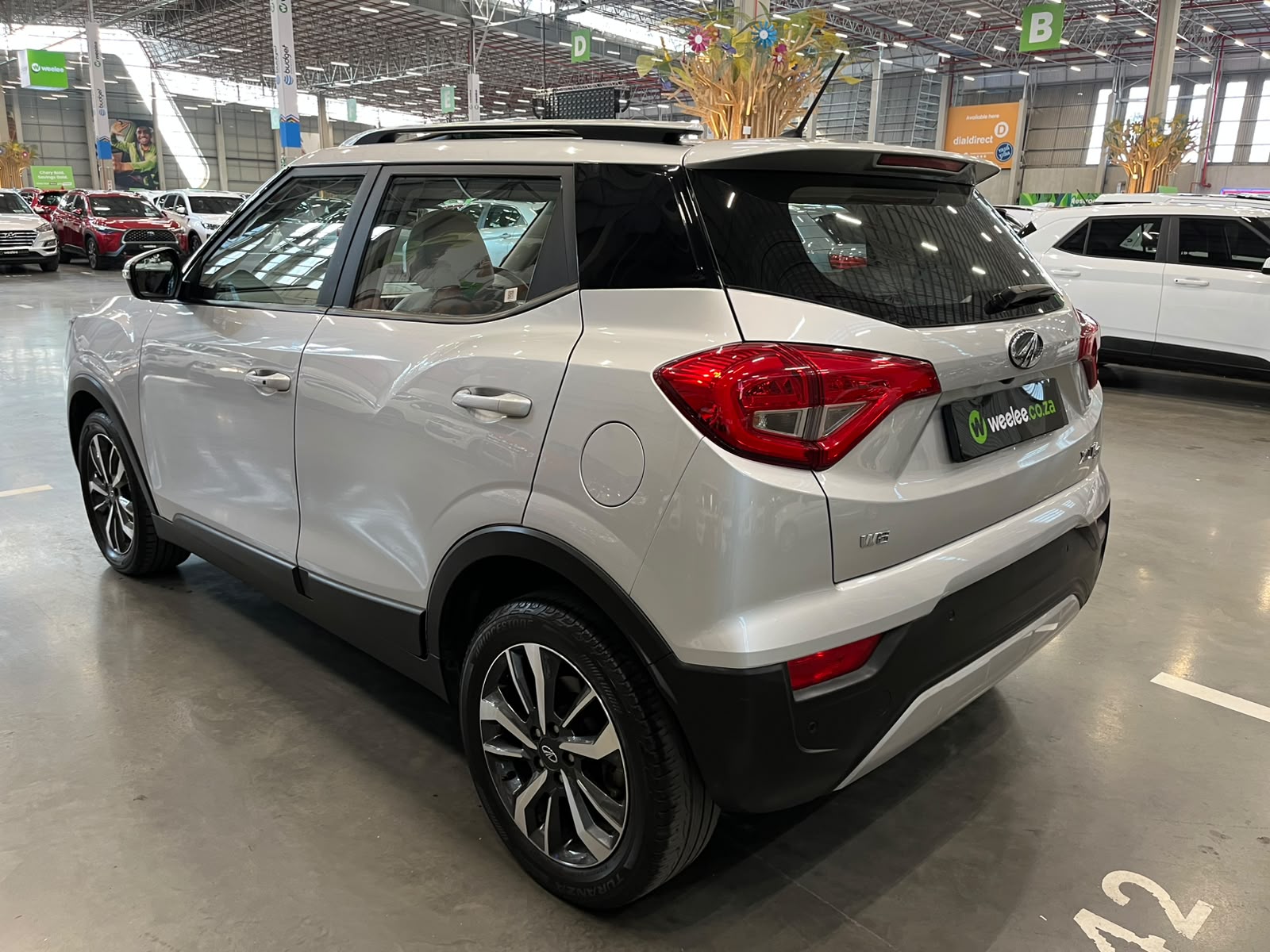 MAHINDRA XUV300 XUV300 1.2T (W8)