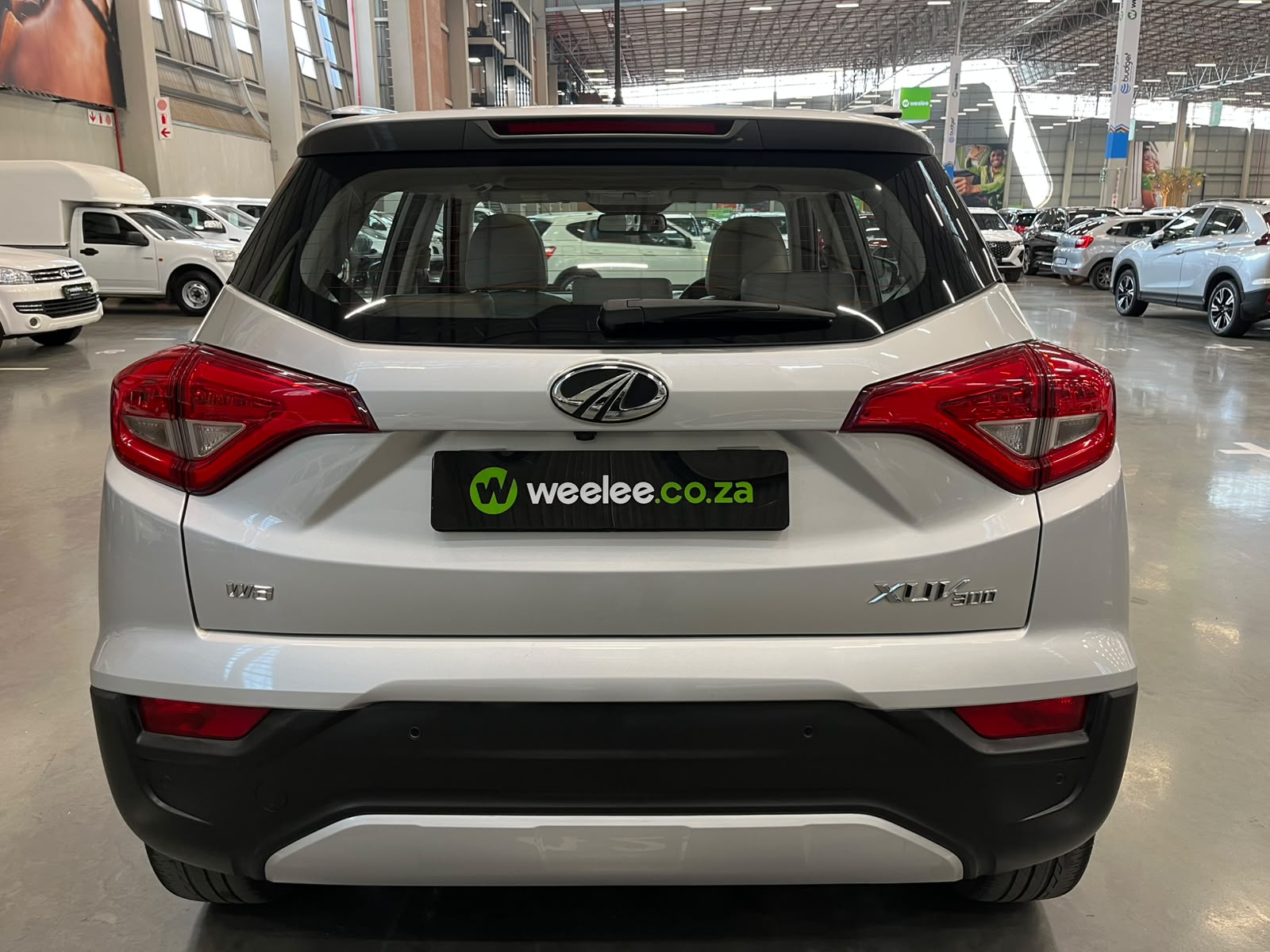 MAHINDRA XUV300 XUV300 1.2T (W8)