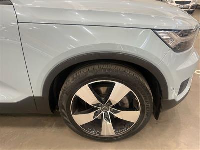 2018 VOLVO XC40 D4 MOMENTUM AWD GEARTRONIC