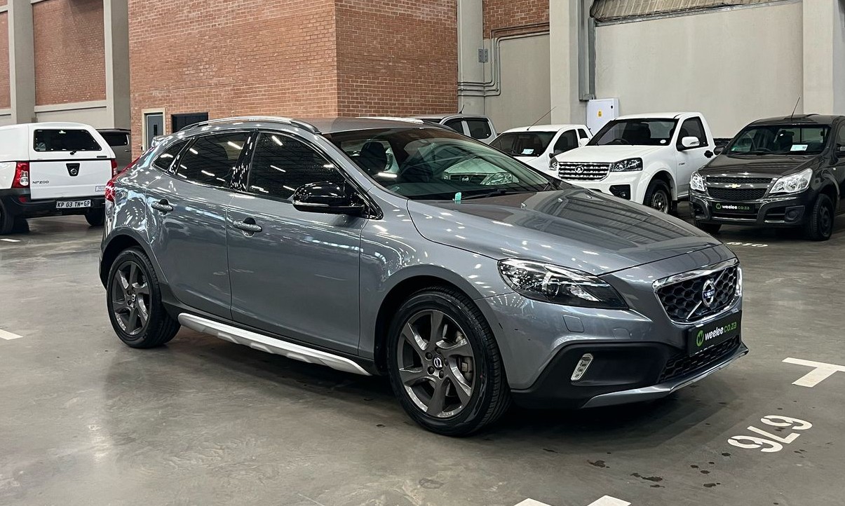 VOLVO V40 V40 CC T4 INSCRIPTION GEARTRONIC