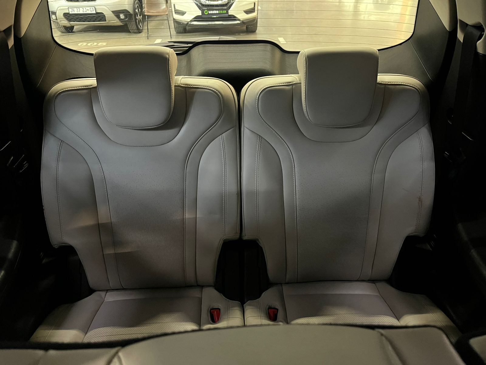 MAHINDRA XUV 700 XUV 700 2.0 AX7L A/T (7 SEATER)