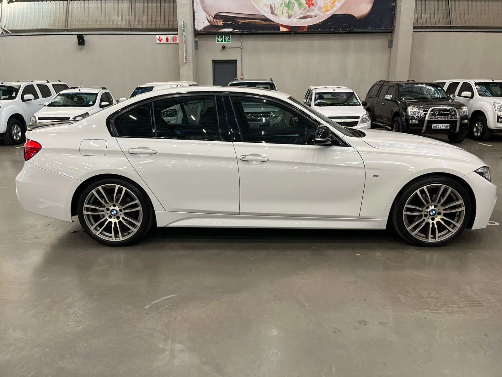 BMW 3 SERIES (F30) 318i M SPORT A/T (F30)