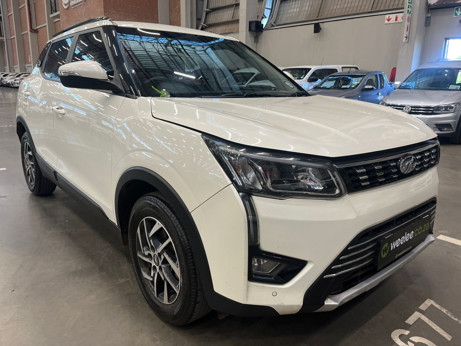 MAHINDRA XUV300 XUV300 1.2T (W8)