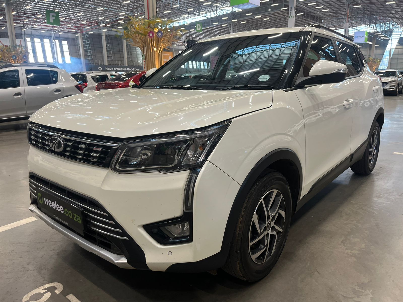 MAHINDRA XUV300 XUV300 1.2T (W8)