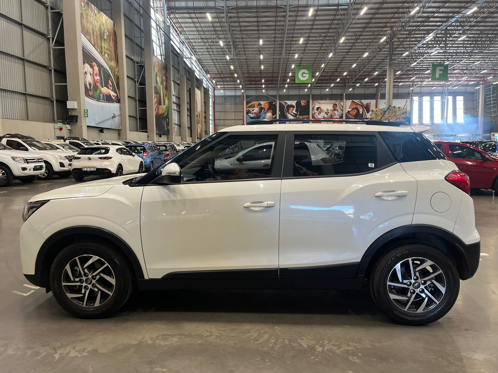 MAHINDRA XUV300 XUV300 1.2T (W8)
