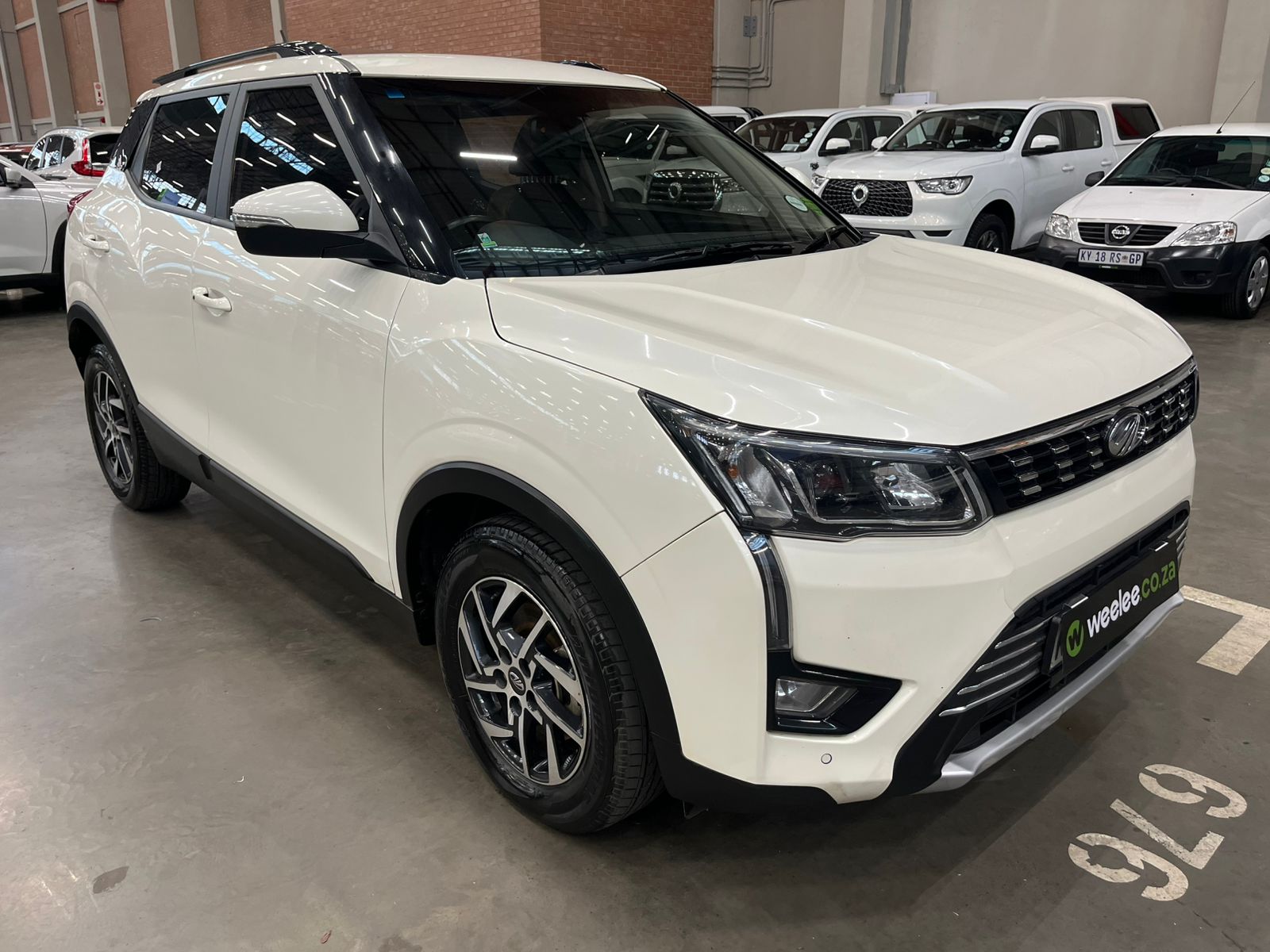 MAHINDRA XUV300 XUV300 1.2T (W8)
