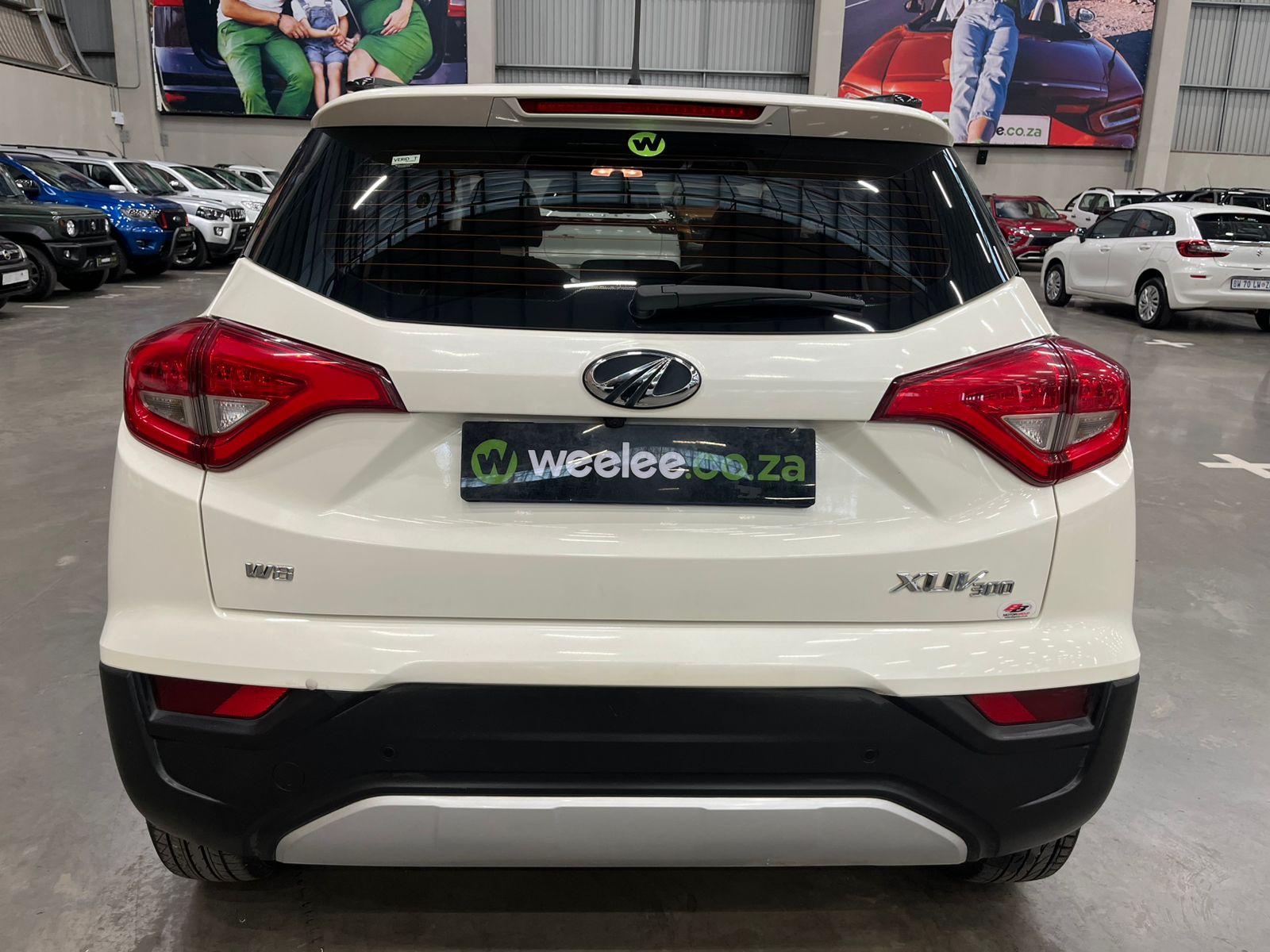 MAHINDRA XUV300 XUV300 1.2T (W8)