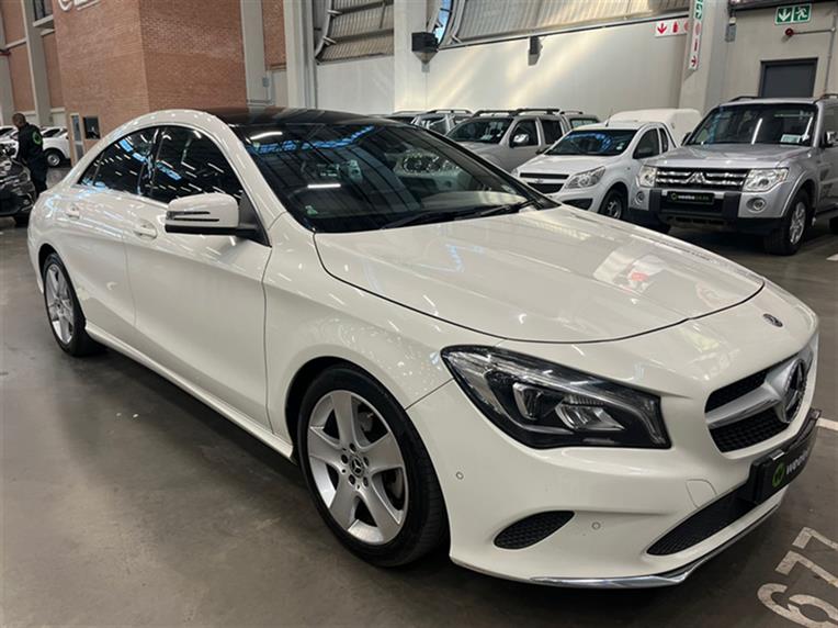 Mercedes Benz CLA 200 Auto ()