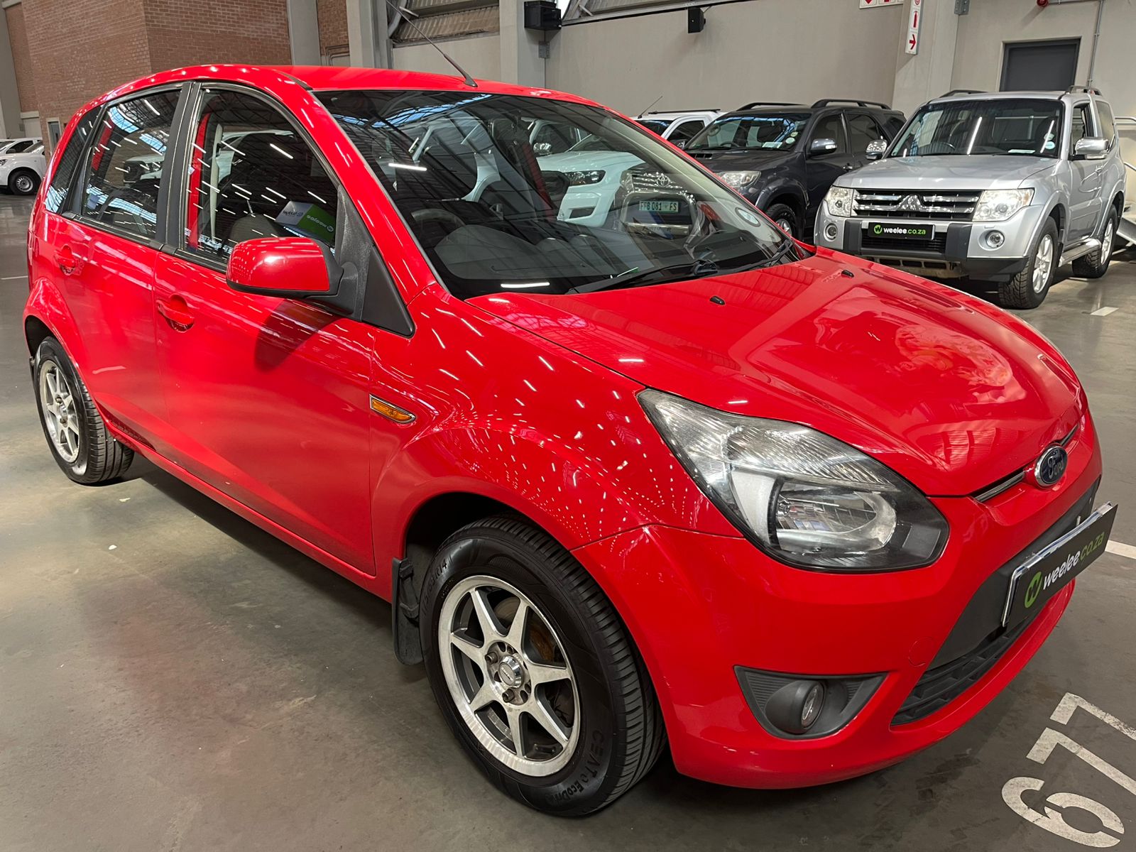 Ford Figo 1.4i Trend 5-Door Hatch Back