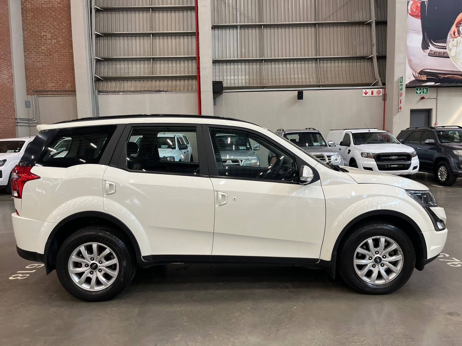 MAHINDRA XUV XUV 500 2.2D MHAWK A/T (W6) 7 SEAT