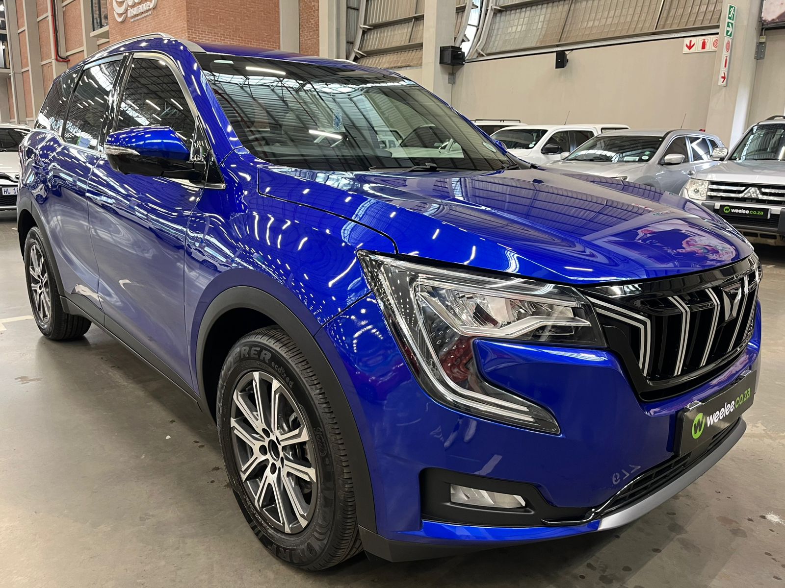 MAHINDRA XUV 700 XUV 700 2.0 AX7L A/T (7 SEATER)