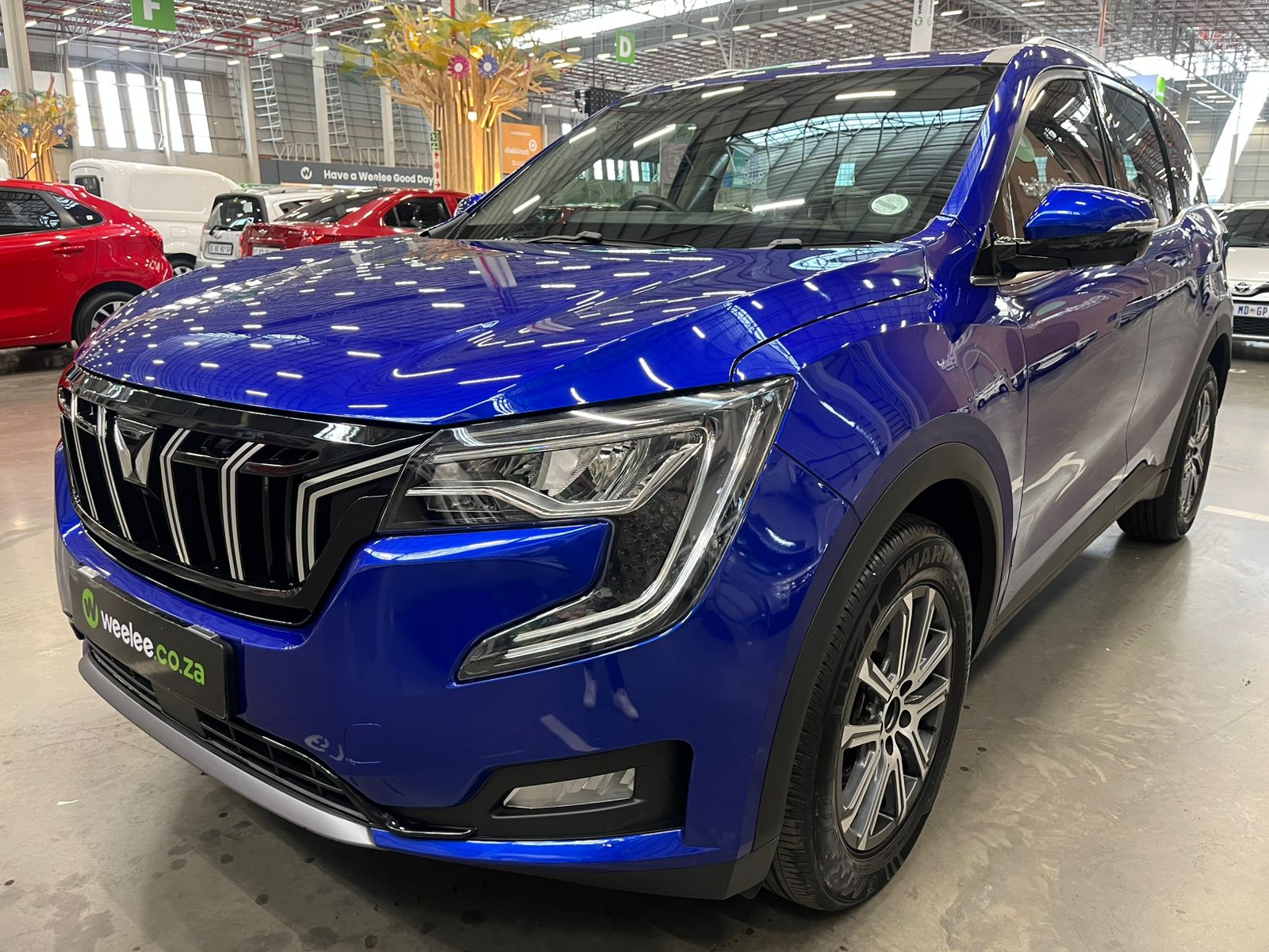 MAHINDRA XUV 700 XUV 700 2.0 AX7L A/T (7 SEATER)