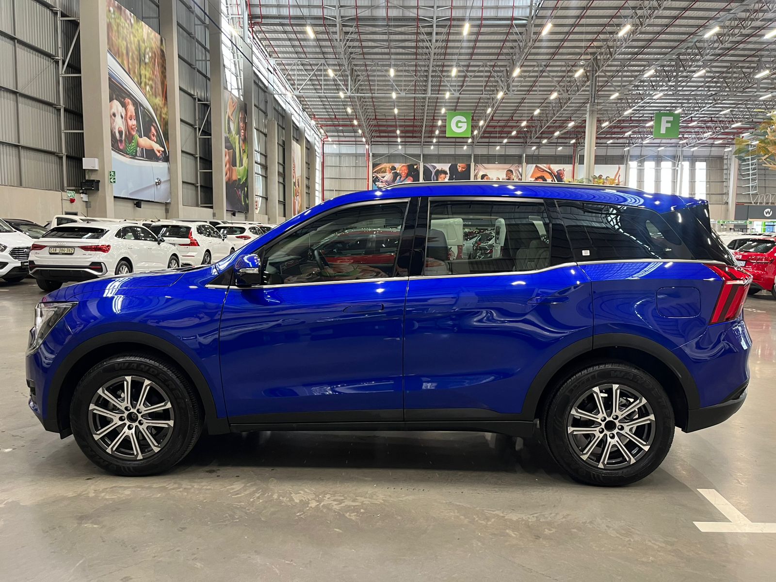 MAHINDRA XUV 700 XUV 700 2.0 AX7L A/T (7 SEATER)