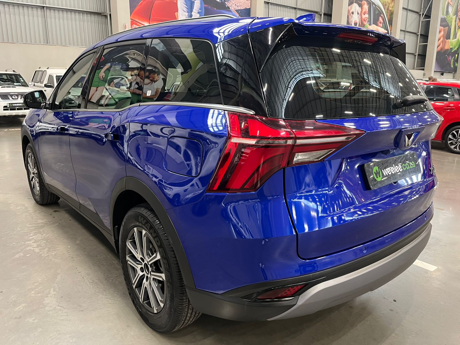 MAHINDRA XUV 700 XUV 700 2.0 AX7L A/T (7 SEATER)