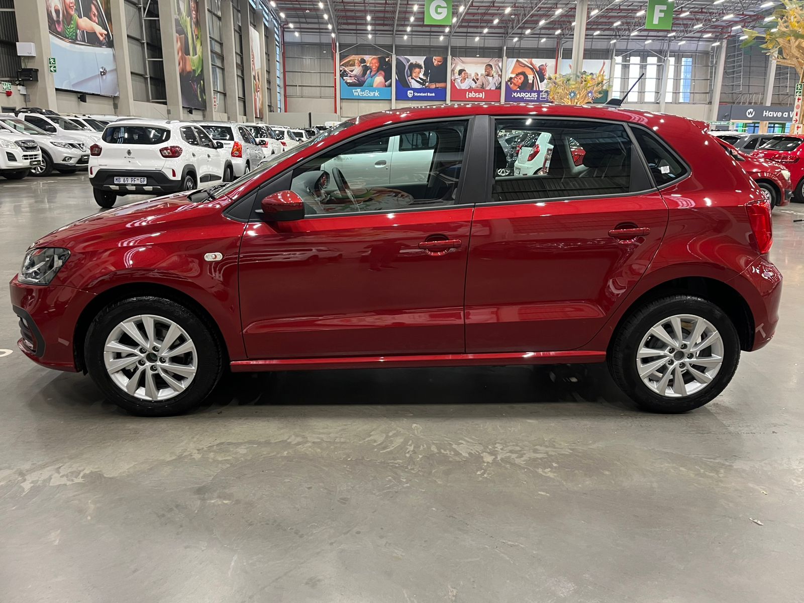 VOLKSWAGEN Polo Vivo POLO VIVO 1.4 LIFE (5DR)
