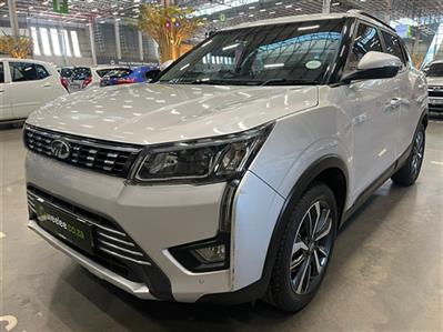 2020 MAHINDRA XUV300 1.2T (W8)