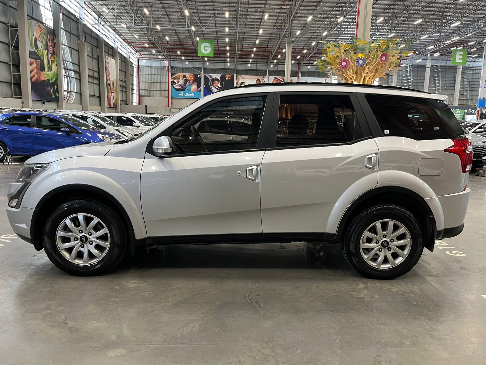 MAHINDRA XUV XUV 500 2.2D MHAWK A/T (W6) 7 SEAT