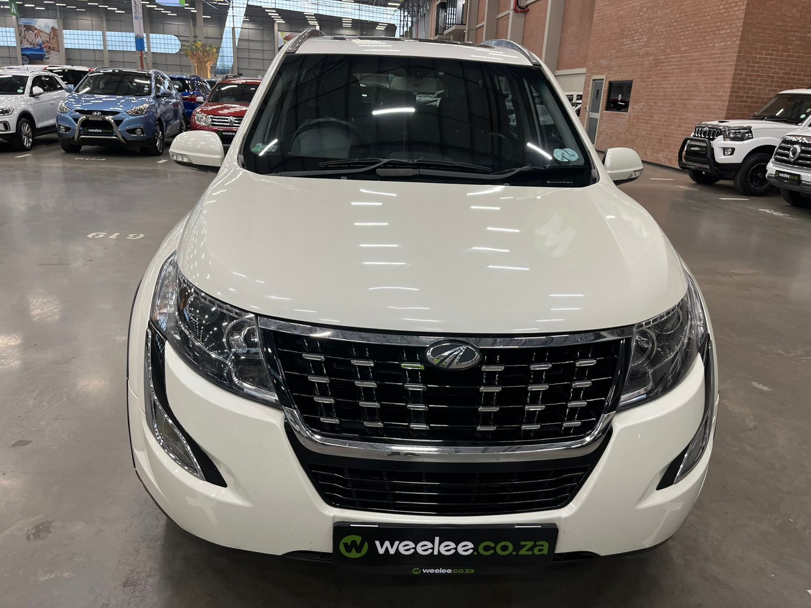 MAHINDRA XUV XUV 500 2.2D MHAWK A/T (W10) 7 SEAT
